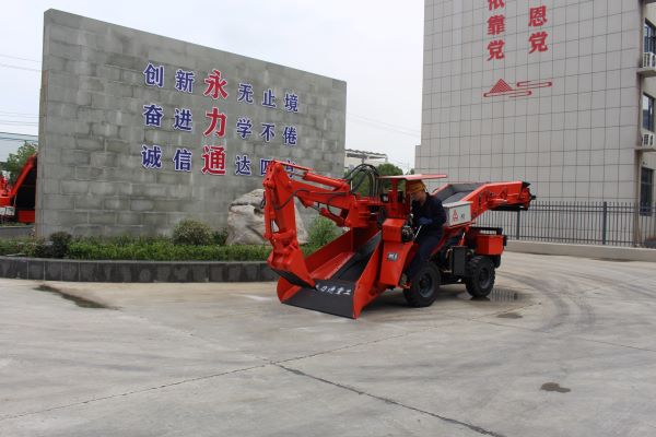 客戶來永力通提車,我們放鞭炮送行,因為這是責任的開始!